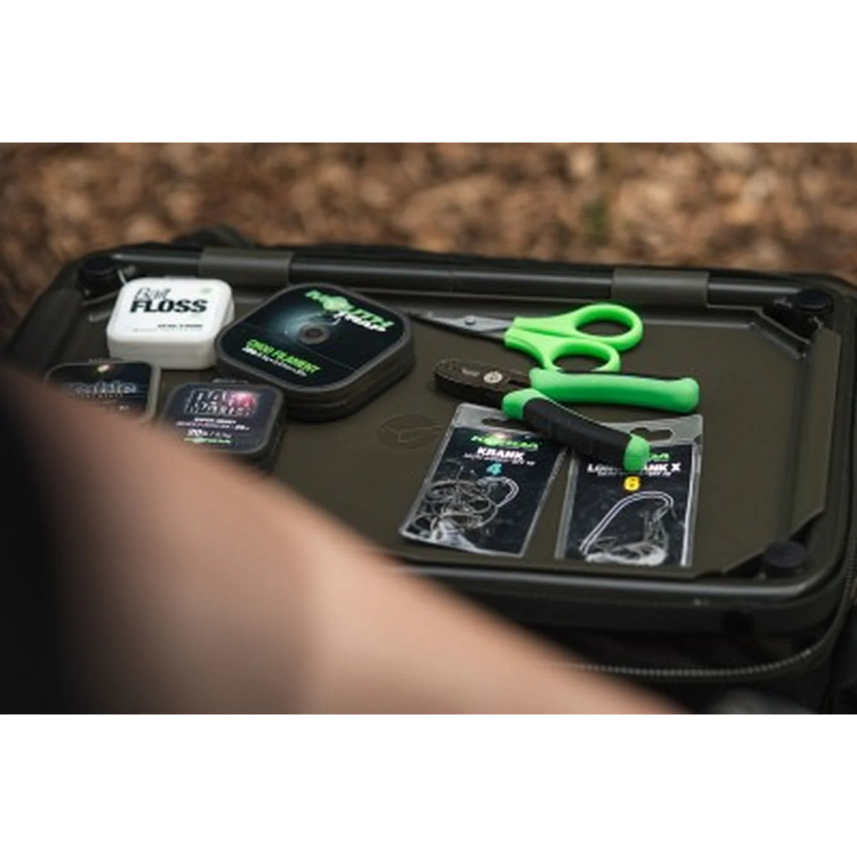 Macuto Korda Compac Framed Carryall Small Dark Kamo