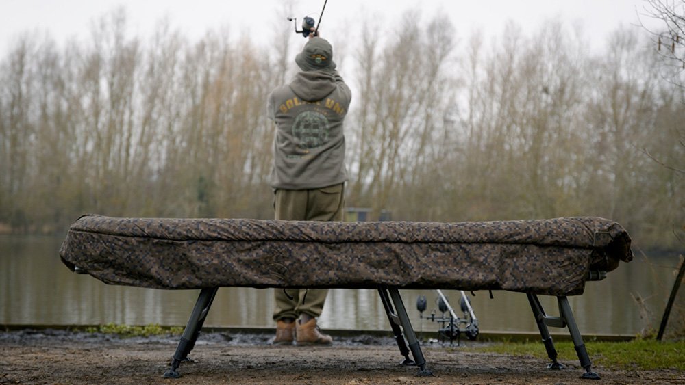 Bed Chair con saco de dormir Solar SP C - Tech Memory Foam Sleep Systems MKII - Tienda Carpfishing