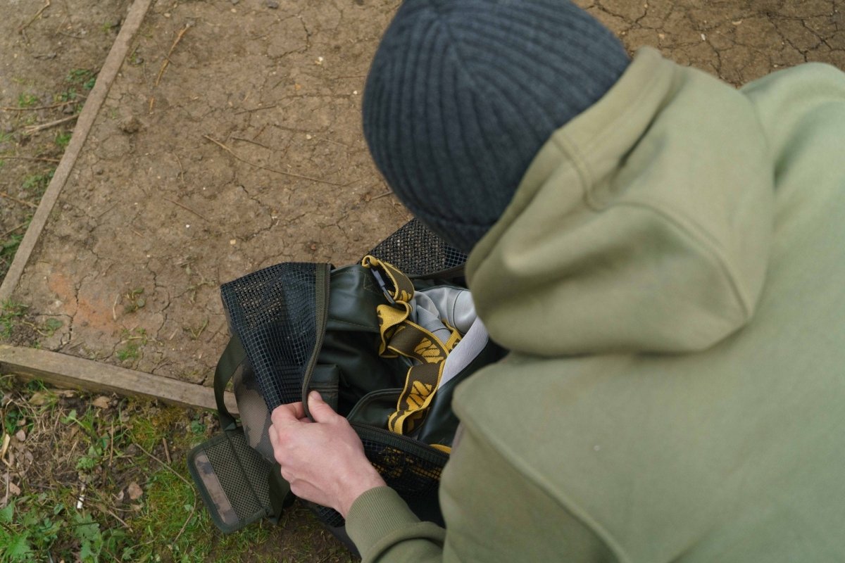 Funda Vadeador Solar Worldwide - Tienda Carpfishing