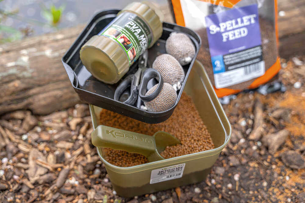 Set Cubo y Pala Korum - Tienda Carpfishing