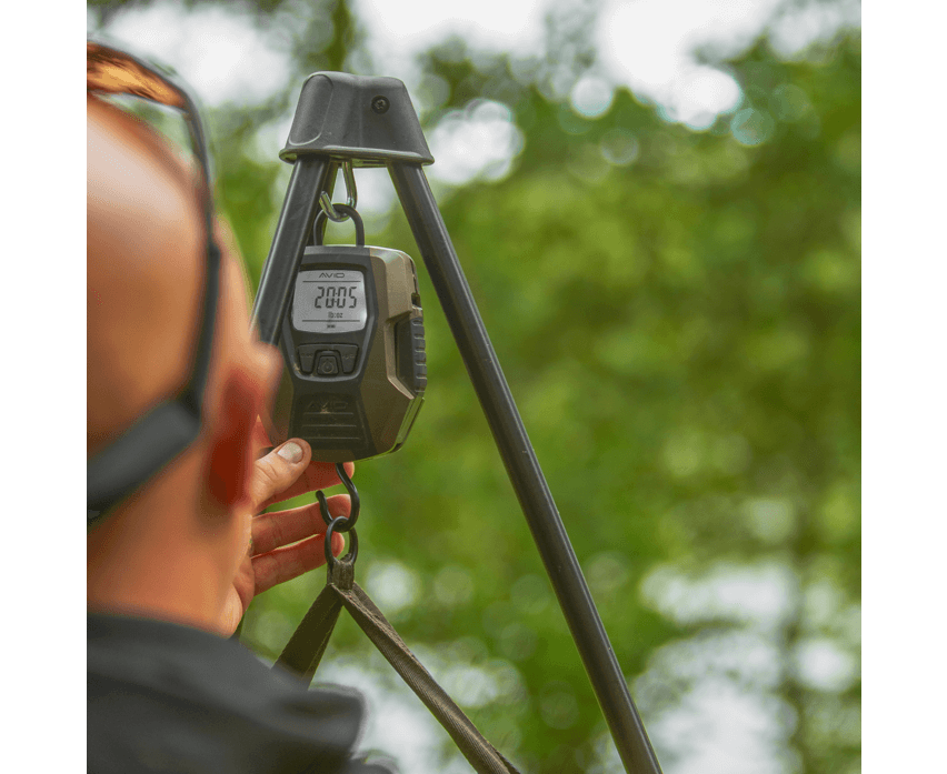 Trípode para pesaje Avid Carp Revolve - Tienda Carpfishing