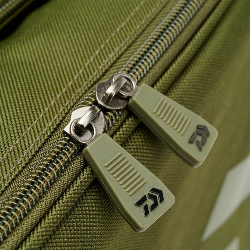 Macuto Daiwa Black Widow Compact 1