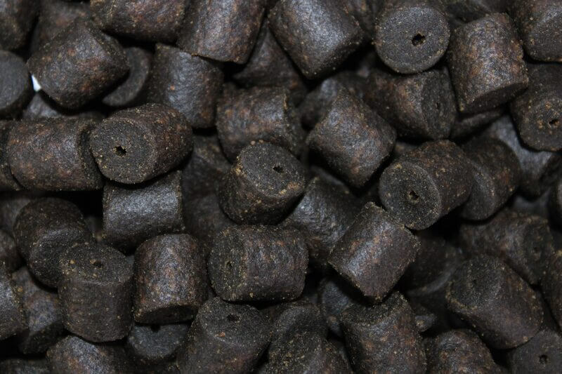 Pellets Taladrados Pro Elite Baits Black Halibut 15 mm - Tienda Carpfishing