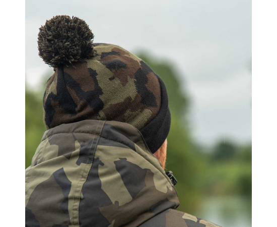 Cappello Avid Carp Camo e nero con palla