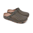 Zapatillas Fox Clogs en color Khaki, ideales para carpfishing con diseño ventilado y cómodo.