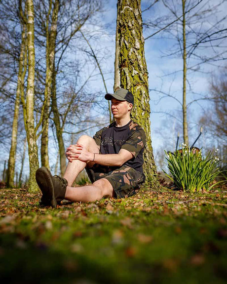 Camiseta Fox Outline T Negro/Camo - Tienda Carpfishing