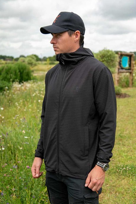 Chaqueta Fox Premium Mid Layer Negro con capucha - Tienda Carpfishing