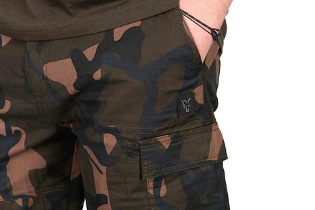 Pantalón Corto Fox LW Combat Camo - Tienda Carpfishing