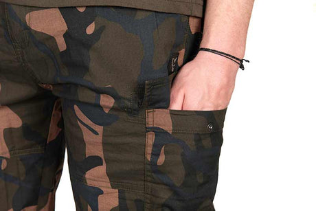 Pantalón Corto Fox LW Combat Camo - Tienda Carpfishing