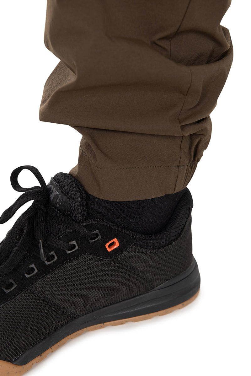 Pantalón Fox Caqui LW Cargo - Tienda Carpfishing
