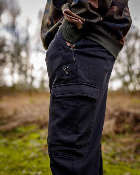 Pantalones Fox LW Combat Negro y Camo - Tienda Carpfishing