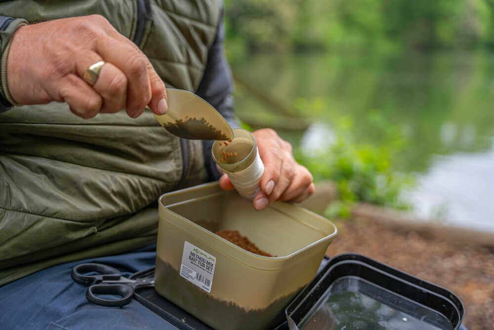 Set Cubo y Pala Korum - Tienda Carpfishing