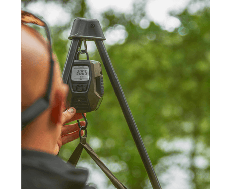 Trípode para pesaje Avid Carp Revolve - Tienda Carpfishing