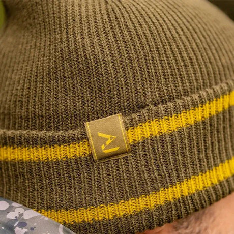 Gorro OMC Mustardo Bobble Verde - Tienda Carpfishing